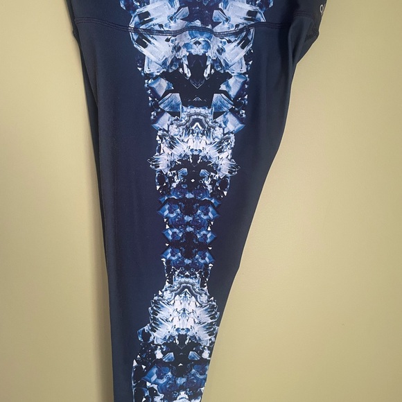 ALO Yoga Blue Ice Crystal Leggings Sz M - Picture 6 of 7